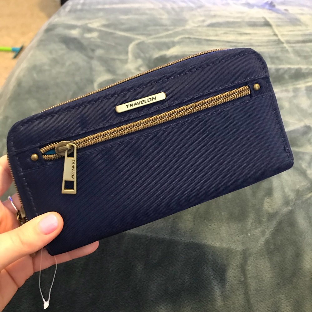 Travelon Anti-Theft Wallet